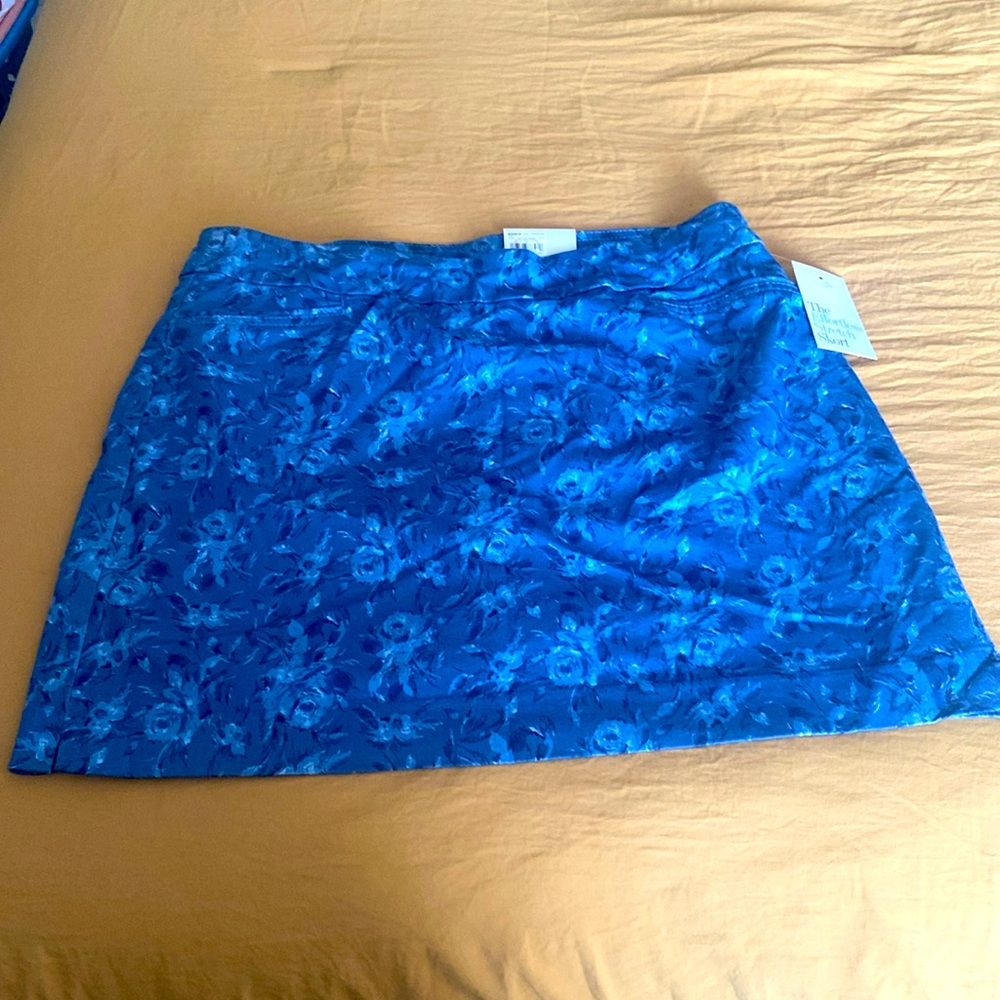 Still tagged! Blue floral skort. Size 12 regular